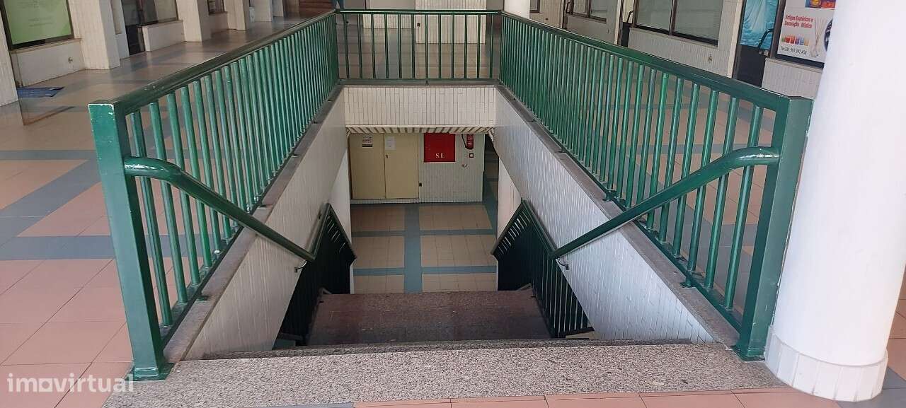 Espaço Comercial no Centro Comercial Académico em Viseu-9