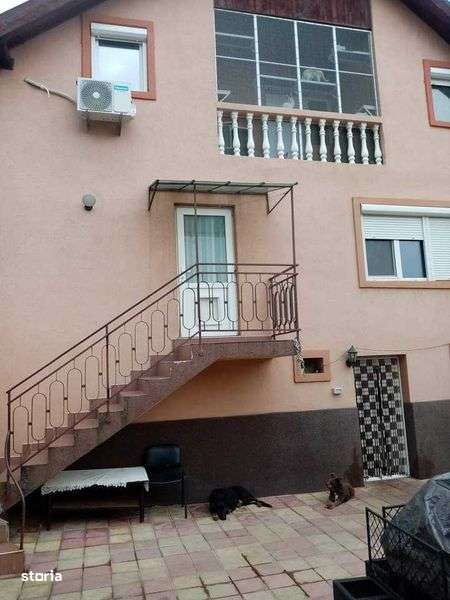 Vand urgent casa cu etaj la oras - Imagine principală: 4/8