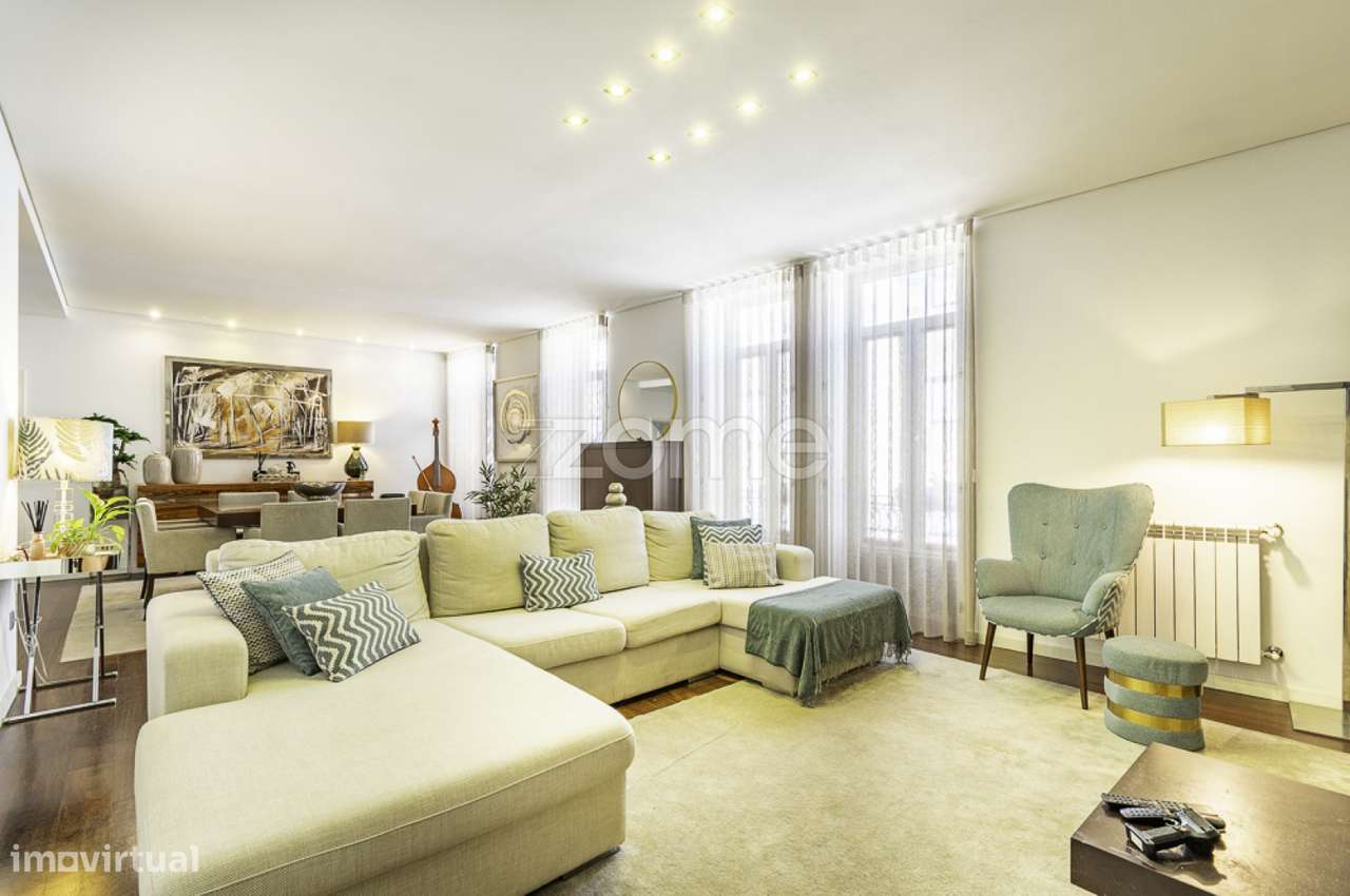 Apartamento t4 renovado com garagem ao jardim de Arca d’água - Grande imagem: 3/43