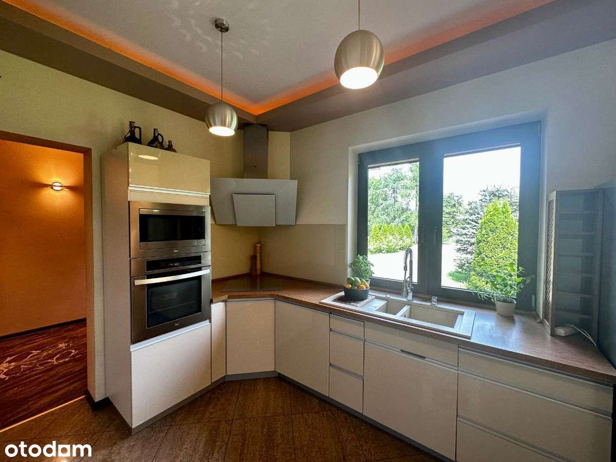 Rezydencja na pięknej, dużej działce w Krzywcu.-8