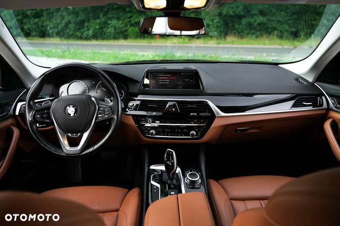 BMW Seria 5 520d Sport Line - 19