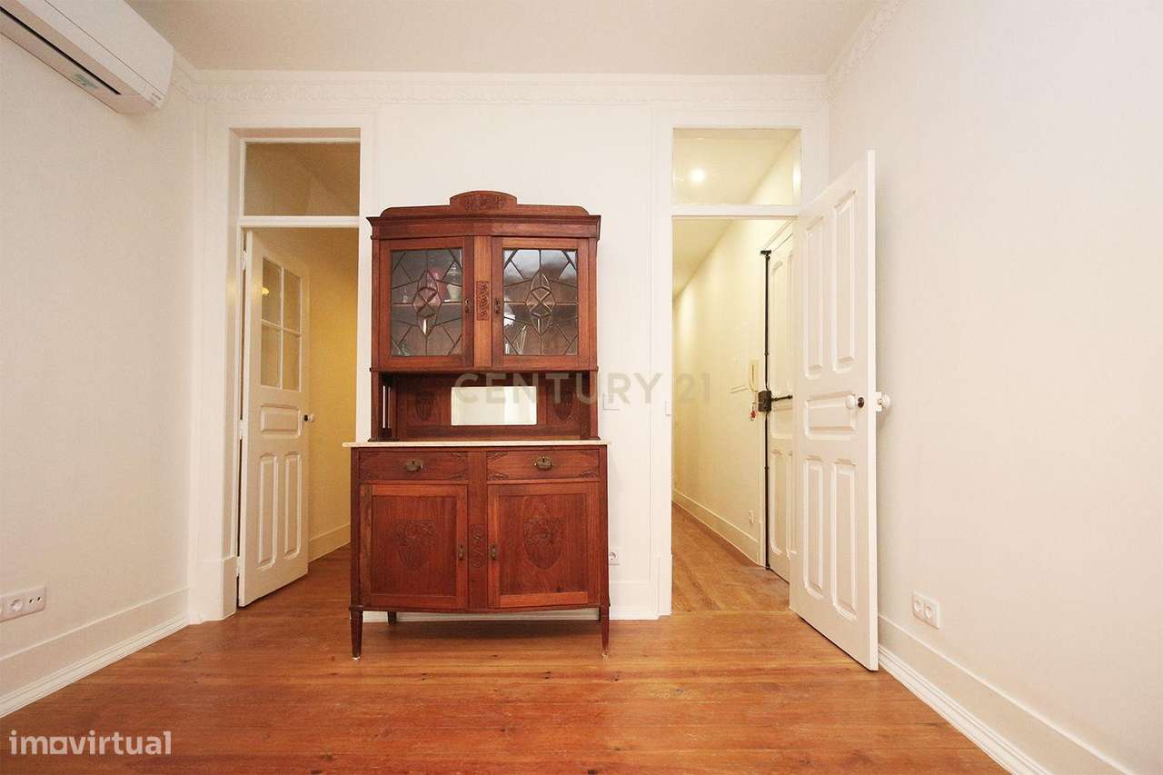 T1+1 Totalmente Renovado na Lapa – Conforto Moderno num Bairro Clássic - Grande imagem: 3/29