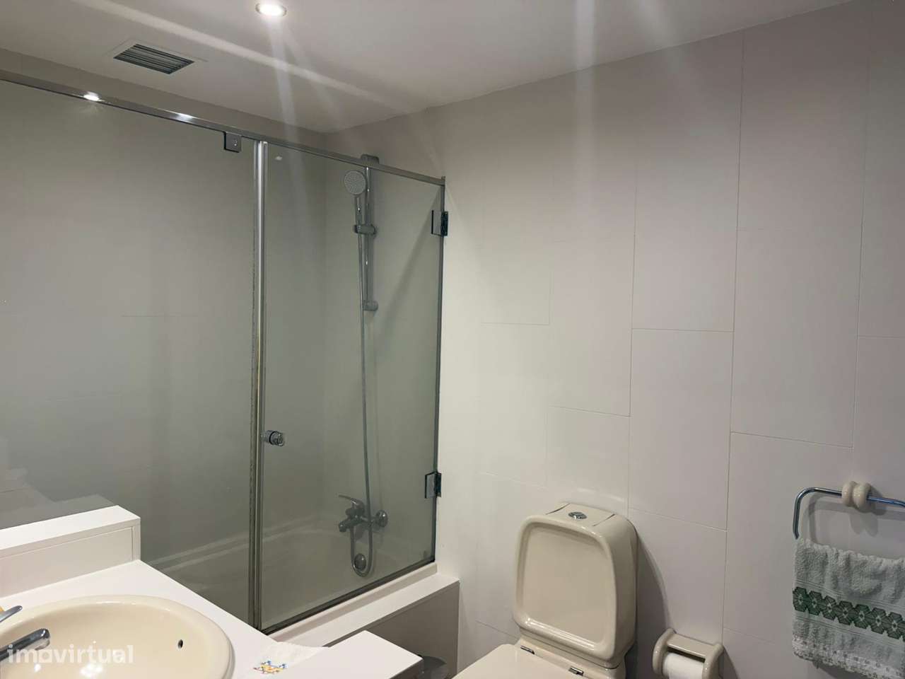 T3 com Terraço+box Urb dos Altos Maia-13