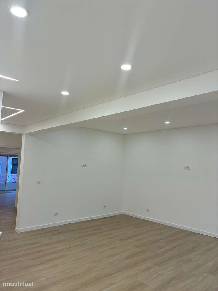 Apartamento T4 em Barreiro com Excelente Localização-31