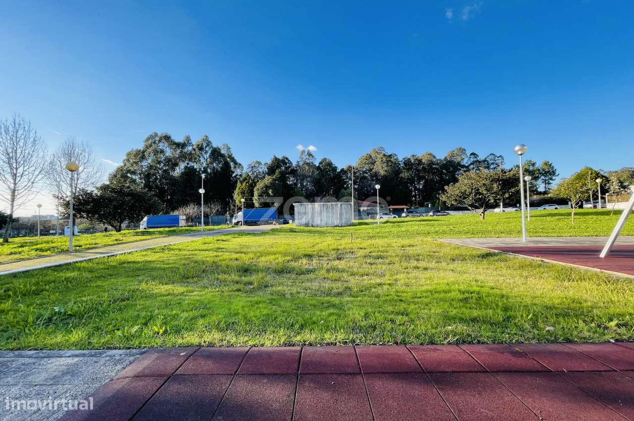 Terreno Urbano para comercio Castelo da Maia-Porto - Grande imagem: 2/26