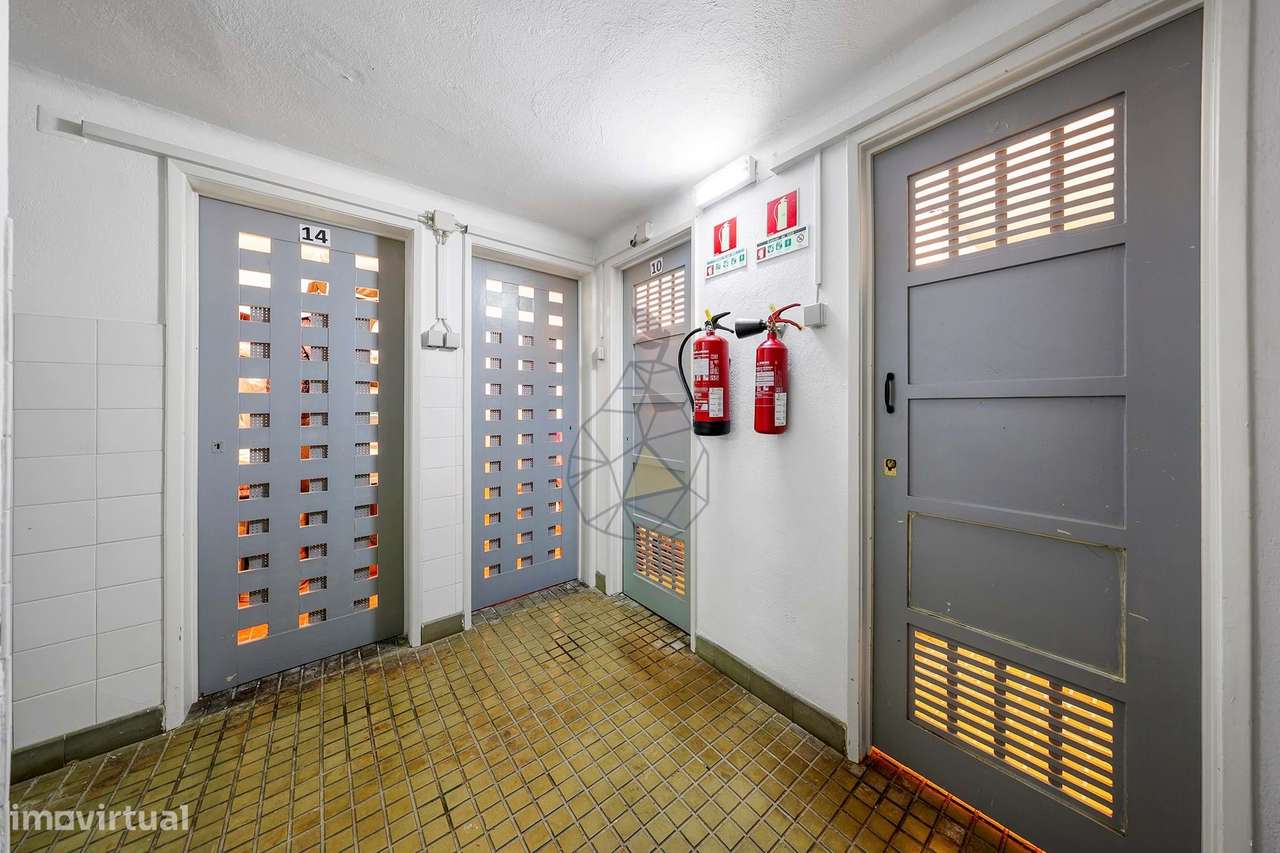 Apartamento T1  com Garagem e Piscina  no Coração da Praia da Rocha-53