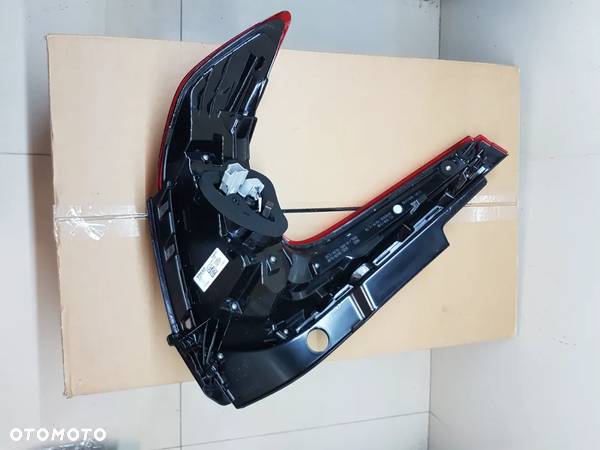 VOLVO XC40 18- LAMPA TYLNA PRAWA LUB LEWA TYL - 2