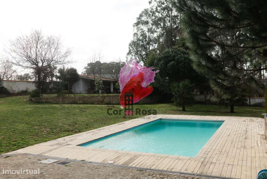 Casa Independente T4 + 2 com Piscina em Localização Privilegiada-28