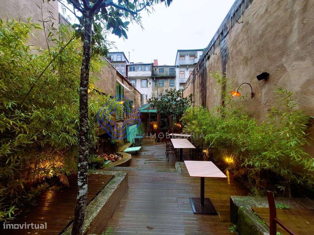 Wine-Bar, com jardim,  na baixa portuense,  com licença até às 02:00h - Grande imagem: 2/49