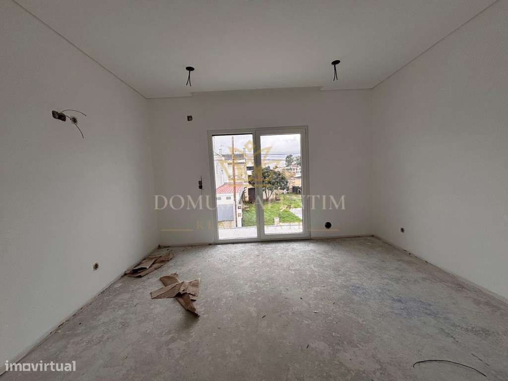 MORADIA GEMINADA -TRIPLEX T4 COM 3 WC
FERNÃO FERRO-27