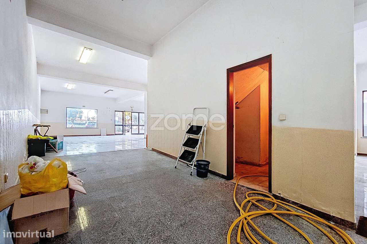 Loja no centro de São Bartolomeu de Messines com 216m2-13