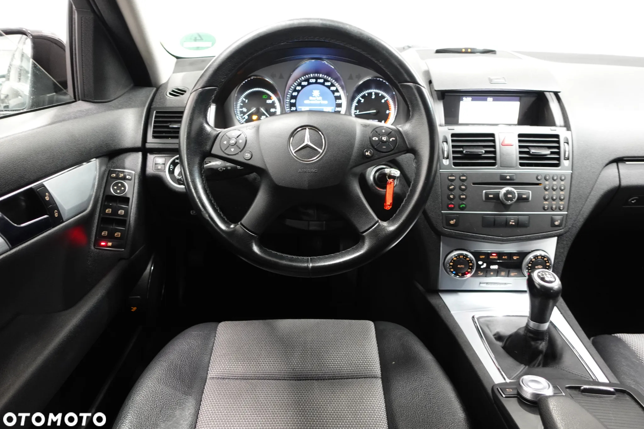 Mercedes-Benz Klasa C 200 CDI DPF (BlueEFFICIENCY) Avantgarde - 32