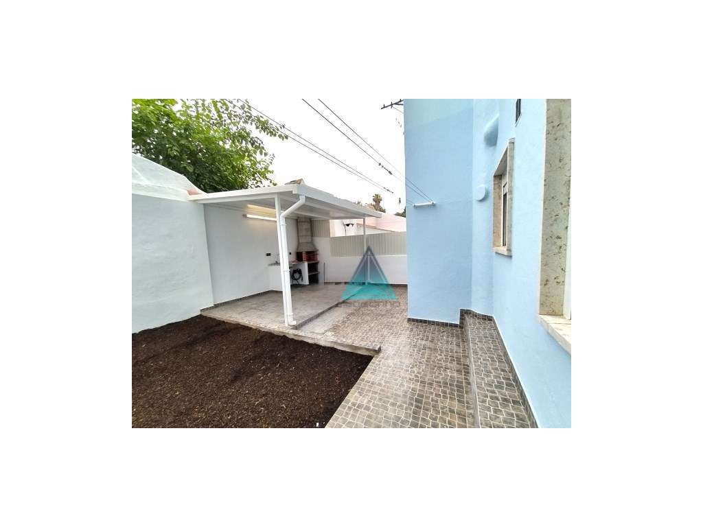 Apartamento T1 transformado com logradouro de 35,40m2 totalmente re...-8