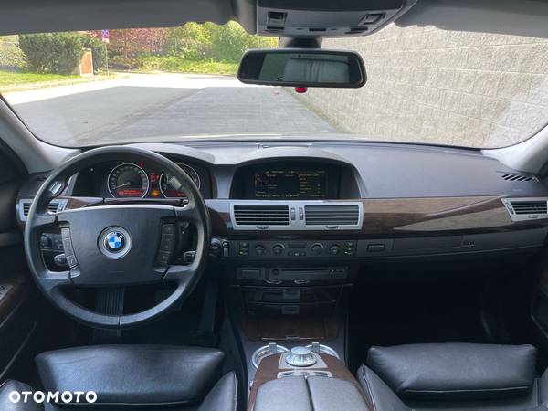 BMW Seria 7 735i - 14