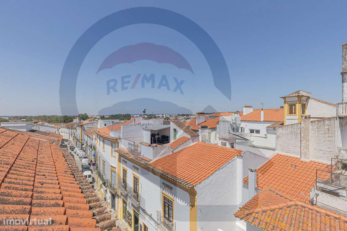 Moradia T3 Renovada no Centro Histórico de Évora – Charme Único-36