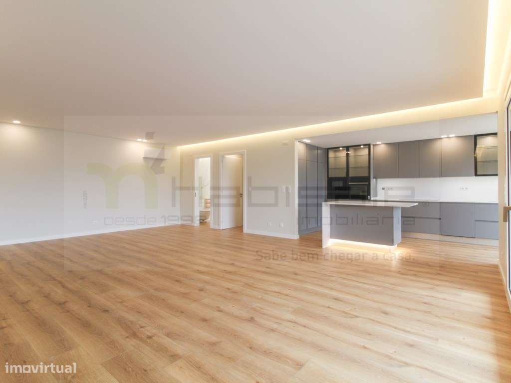 T3 no Infantado com piscina, varandas e garagem para 2 carros - Grande imagem: 3/44