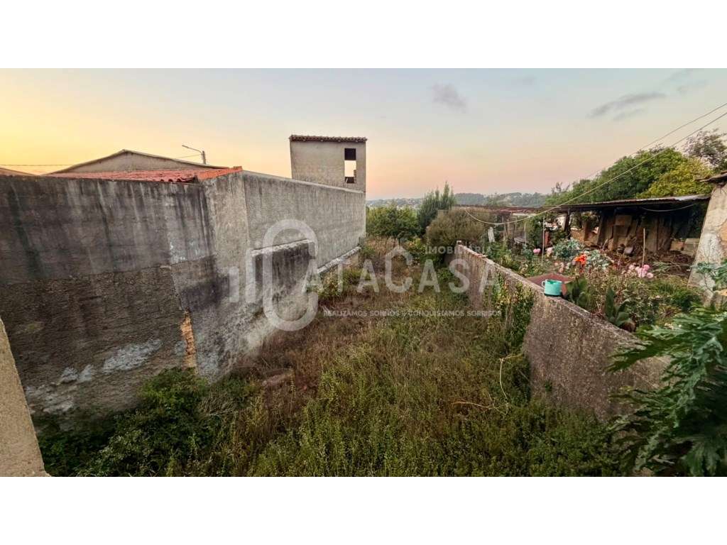 Moradia T4 na Borralha em fase de acabamentos-24