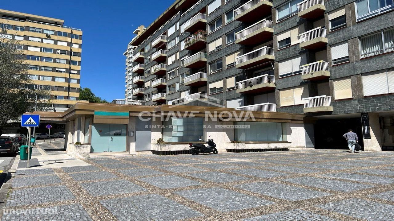 Loja Comercial 4 frentes 2 pisos Proxima Avenida Boavista Porto