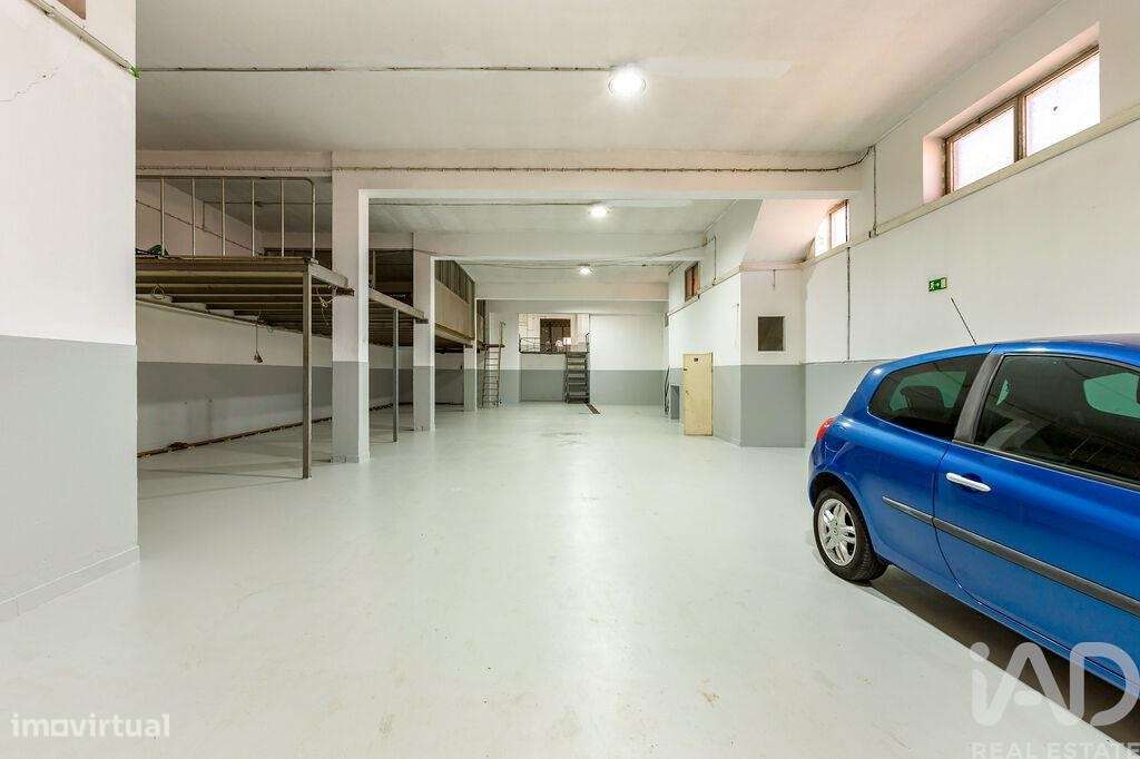 Loja / Estabelecimento Comercial em Casal de Cambra de 1020,00 m2 - Grande imagem: 2/25