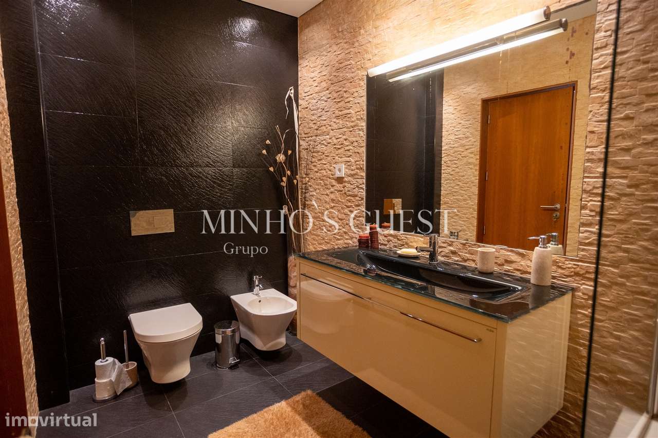 Moradia V4 de Luxo (650m2) Implantada em Terreno de 12500m2 - Souto, G-15