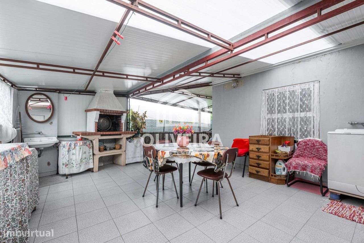 Moradia com Habitação e Comércio-32