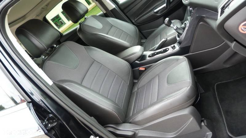 Ford Kuga 2.0 TDCi 4x4 Titanium - 38