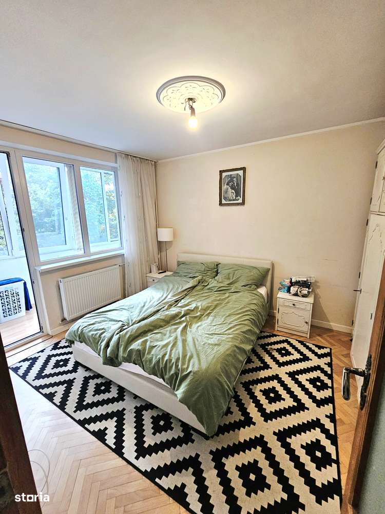 Vând apartament 4 camere-str.Splaiul Crișanei-8