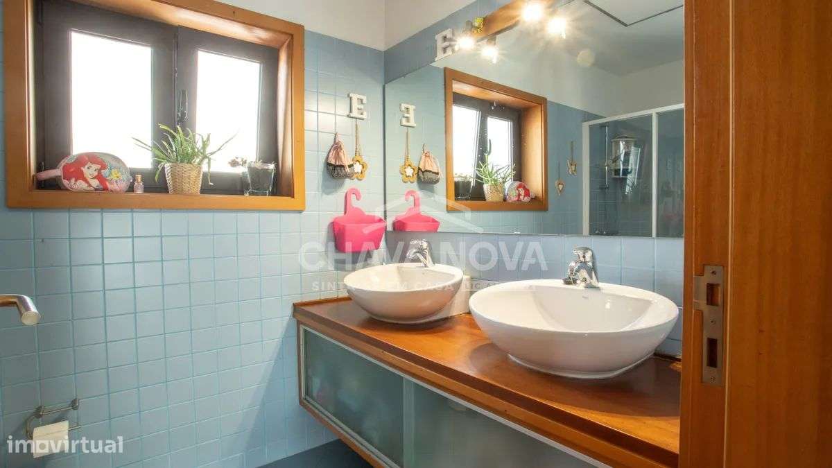 Moradia V3 de quatro frentes - Perosinho-22