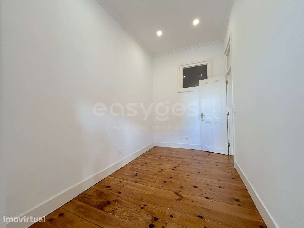 Apartamento T1+1 com Charme tipicamente Português em Campo de Ourique - Grande imagem: 4/21