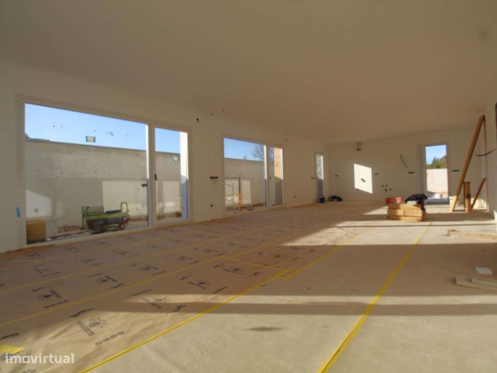 Moradia contemporânea, individual de r/c, numa zona sossegada de mo... - Grande imagem: 2/34