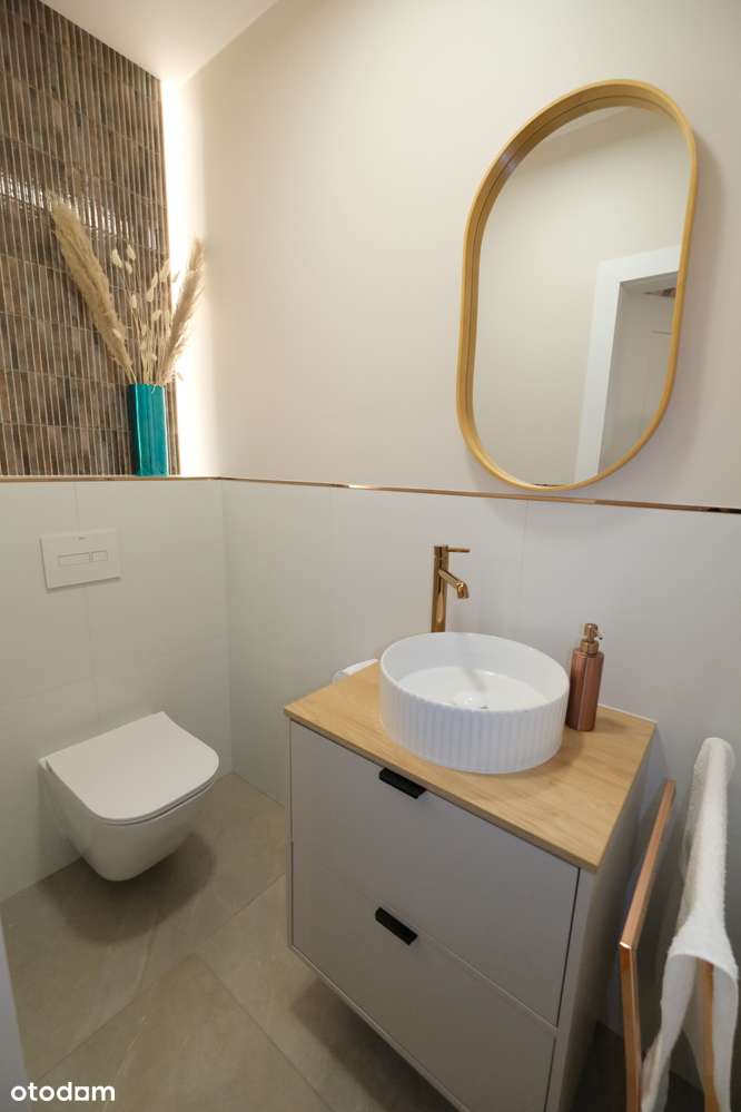 Klasyczny dom w zabudowie szeregowej na osiedlu Jaroszówka przy lesie-9