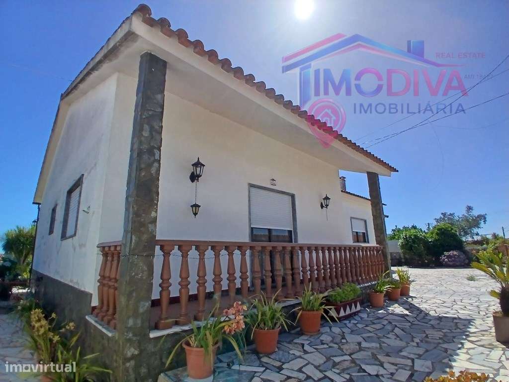 Moradia térrea T4, com churrasqueira e jardim em Arega-7
