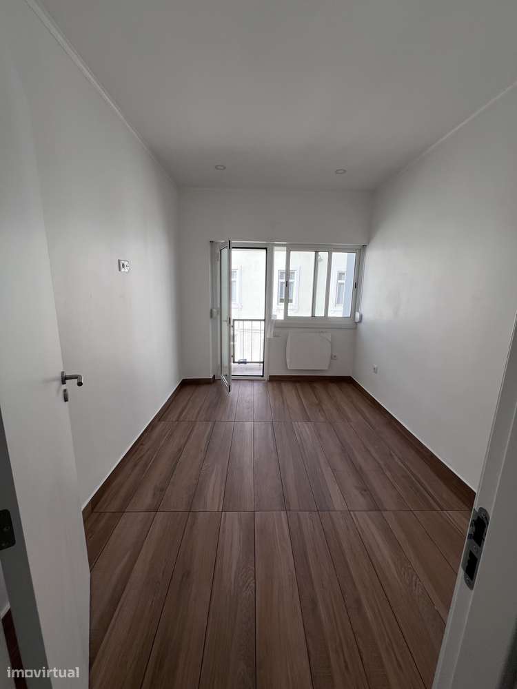 T2 com varanda e cozinha equipada em Barreiro - Grande imagem: 5/9