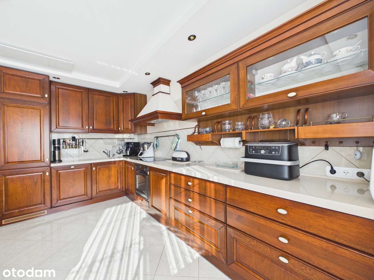 Piękna posiadłość z basenem, malownicza działka 1,5 ha.-3