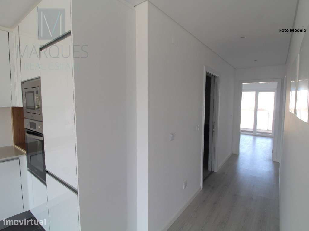 Apartamento T2 com Estacionamento e Arrumos em Vale Milhaços - Corr... - Grande imagem: 5/12