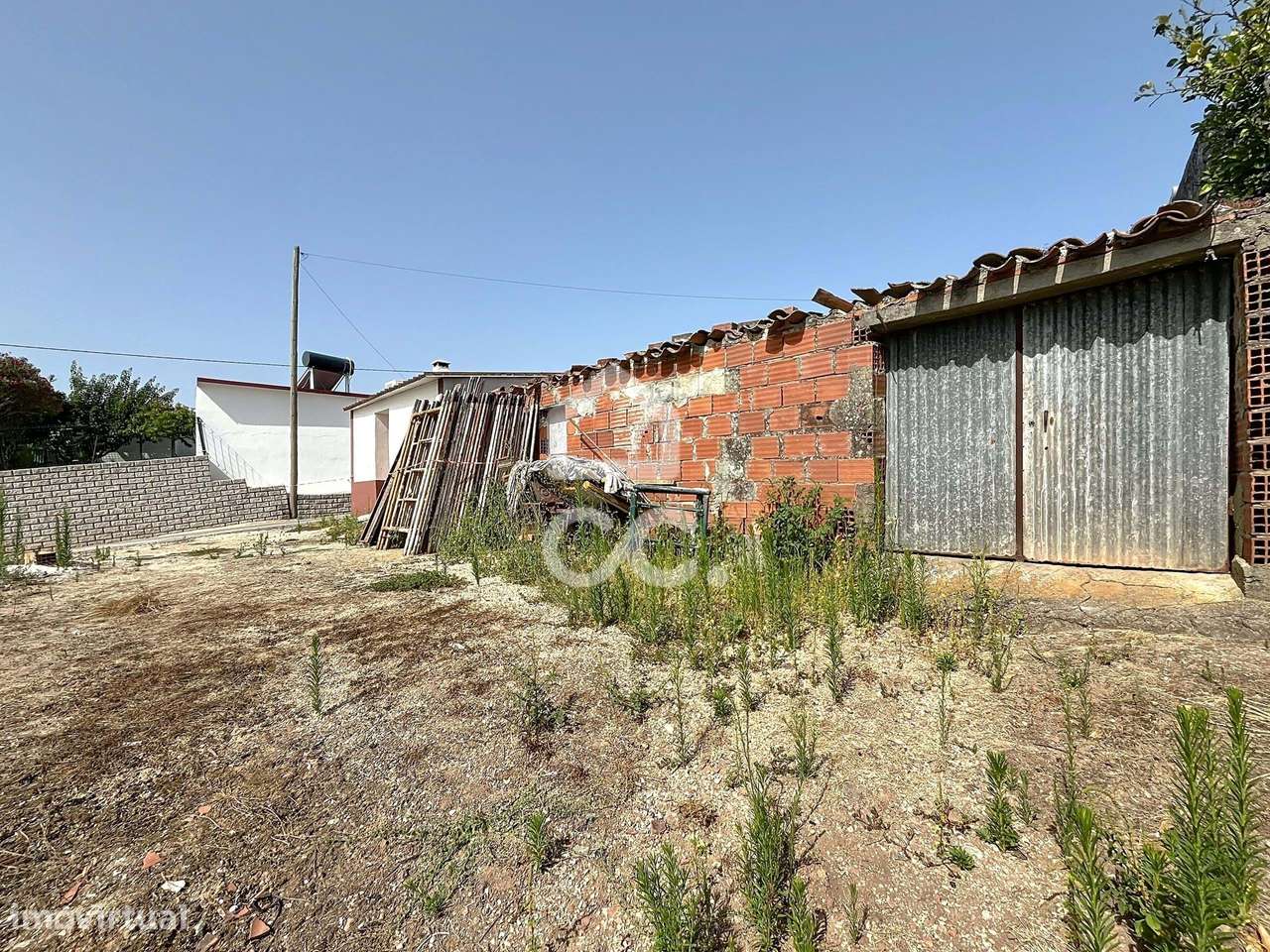 Propriedade mista com ruína e terreno fértil,  localizada nas Antas-17