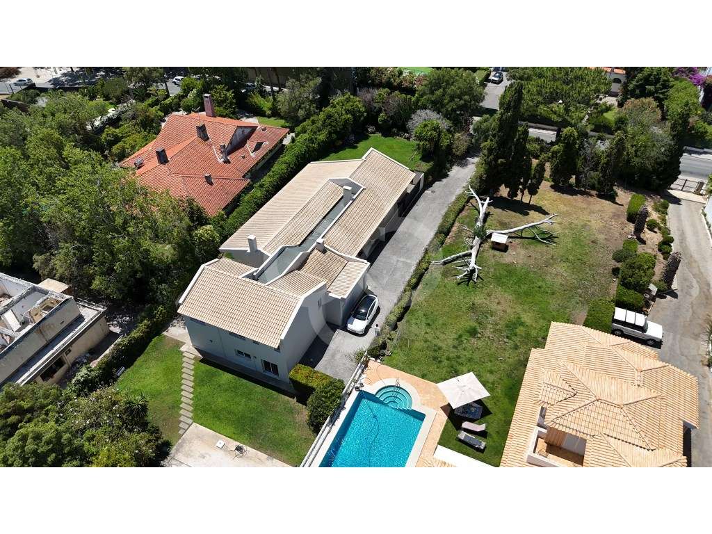 Moradia T6 Isolada no Estoril com piscina e garagem mais espaços ve...-39
