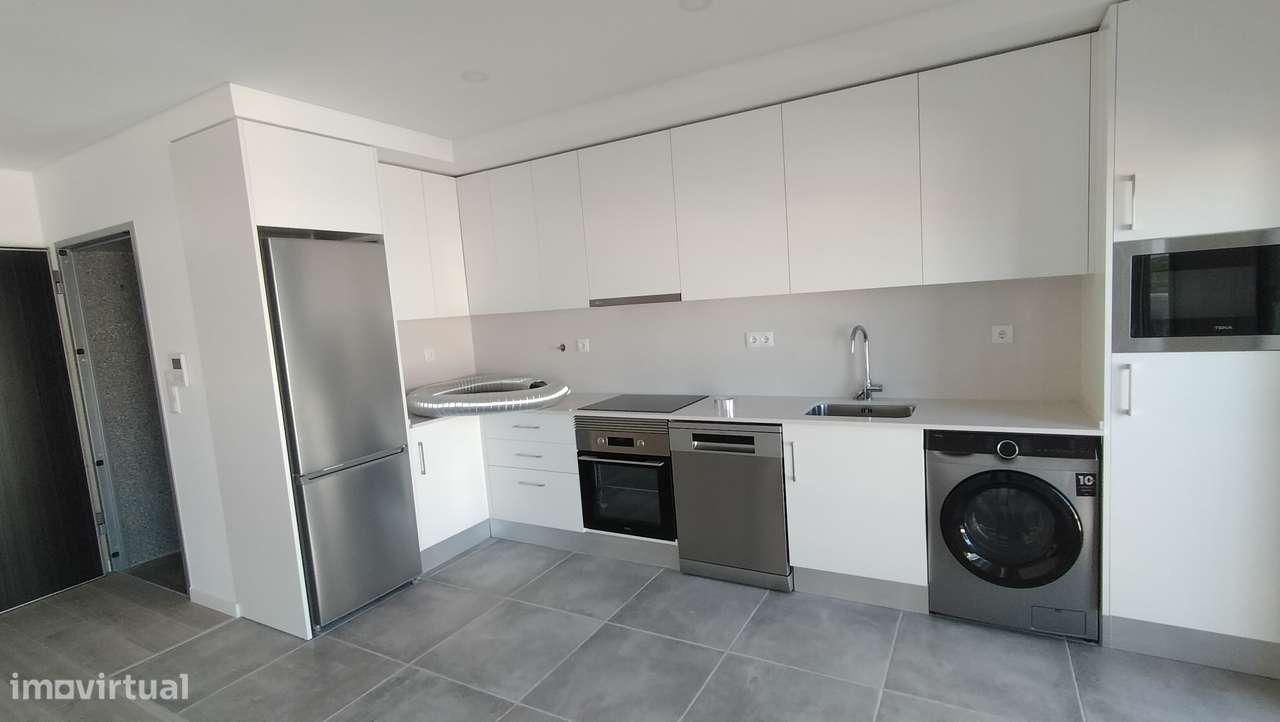 T2 duplex com parqueamento e arrecadação.-0