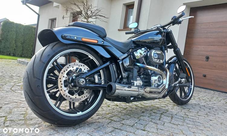 Harley-Davidson Softail Breakout - 14