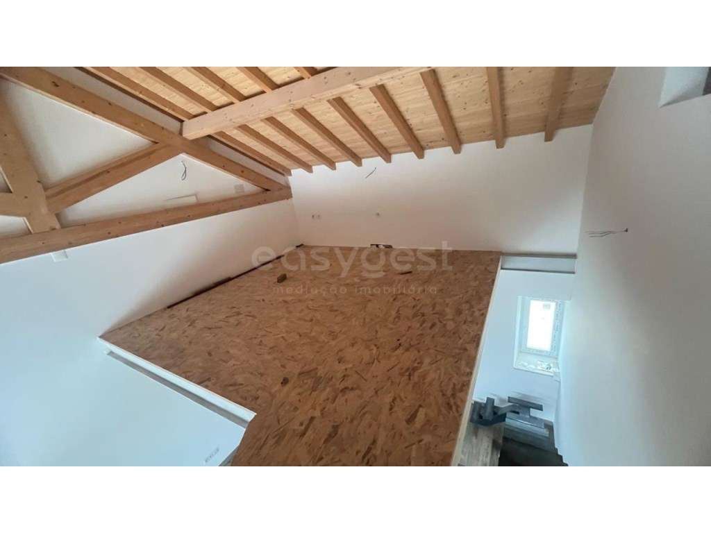 Moradia Geminada em Remodelação com Piscina - A 10 Minutos do Cadaval - Grande imagem: 4/14