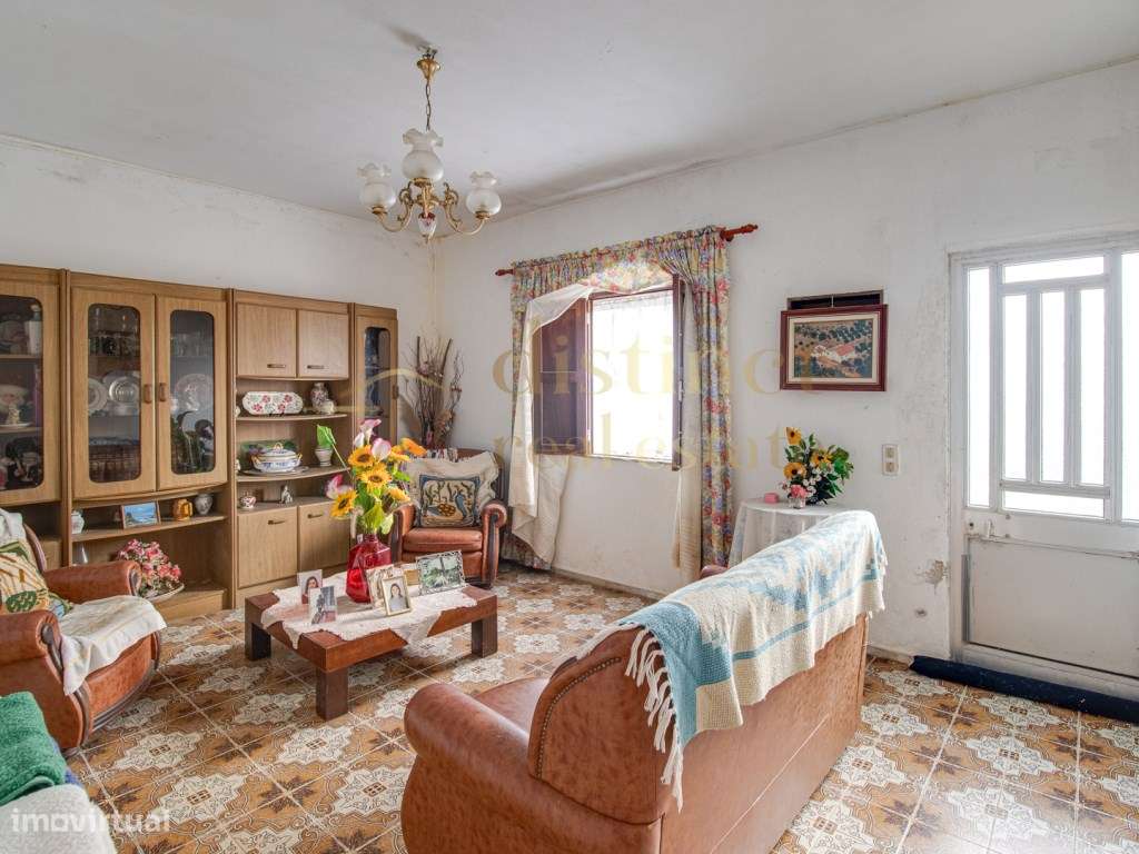 Casa de campo térrea com a necessidade de algumas obras num terreno...-11