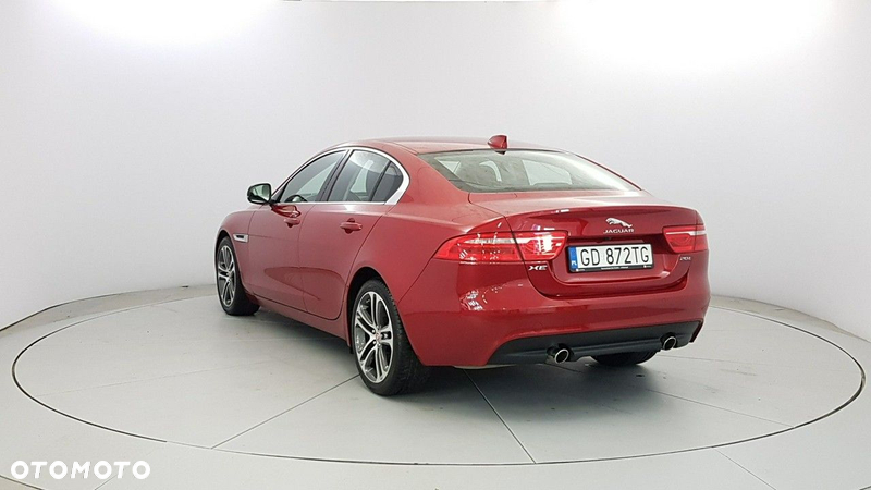 Jaguar XE 2.0 T Prestige - 5