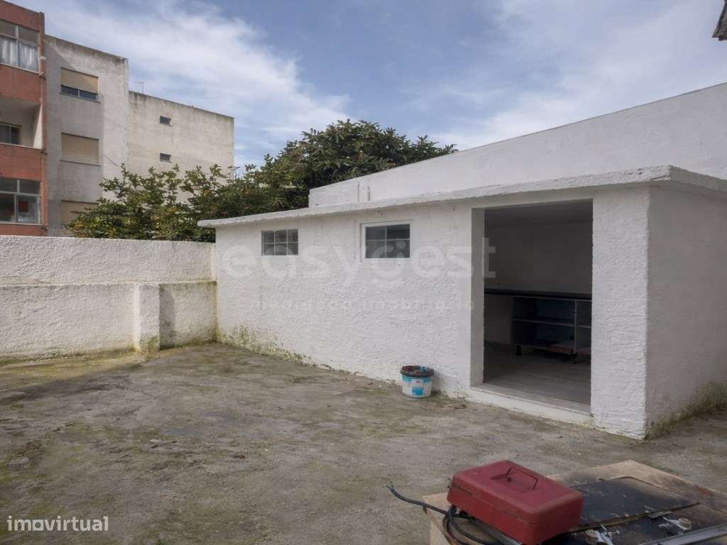 Espetacular Apartamento T3 com logradouro em Amora-13