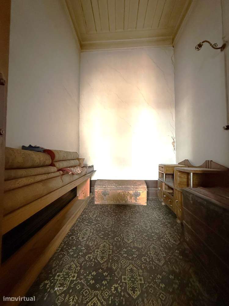 Moradia de Traça Apalaçada com Lojas  no Centro Histórico de Ovar-9