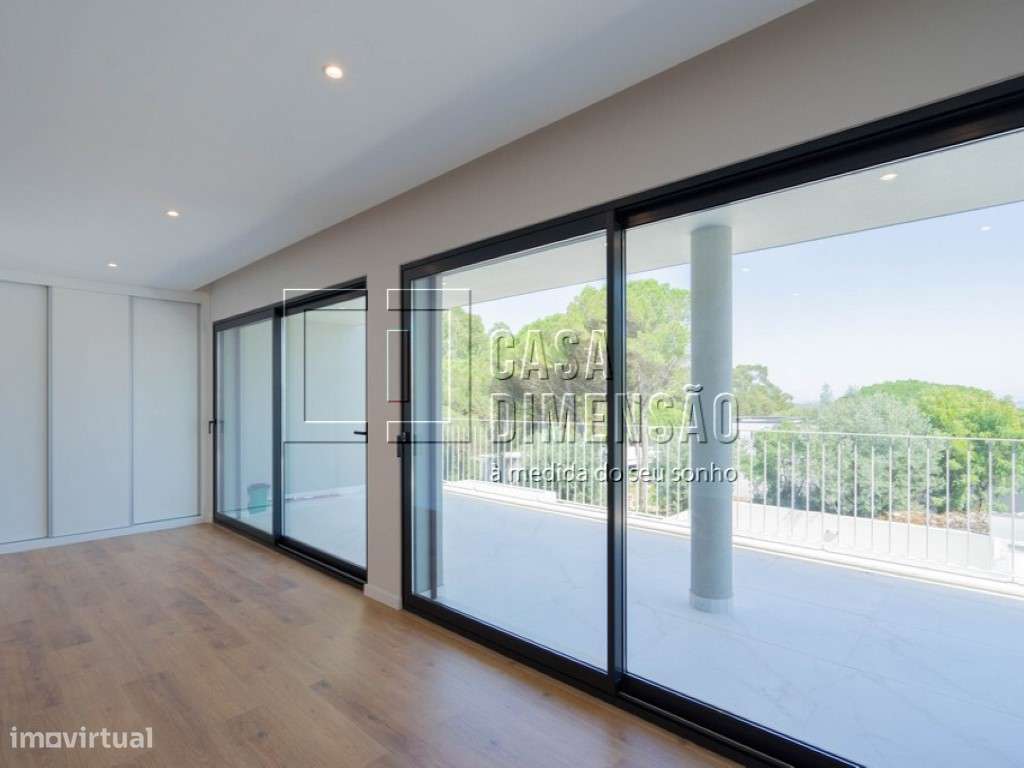 Moradia de Arquitectura Moderna de tipologia T3+1 em Oeiras com Pis...-29