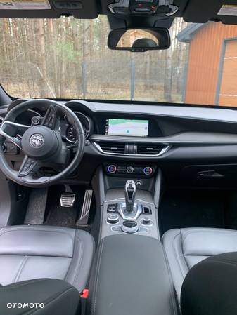 Alfa Romeo Stelvio 2.0 Turbo 16V AT8-Q4 Ti - 6