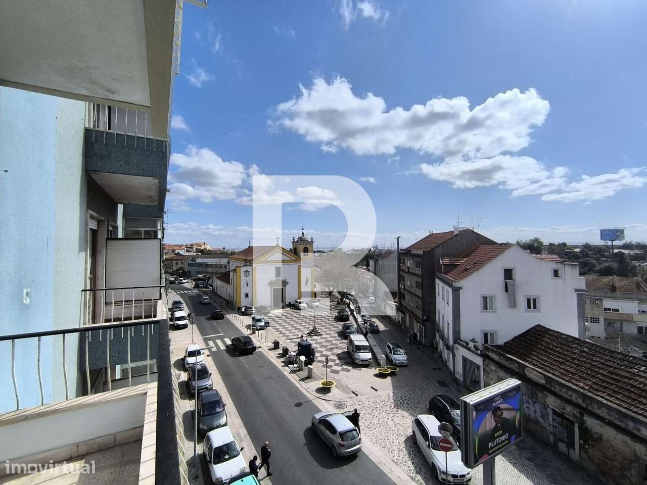 Apartamento T3 Remodelado no Centro de Camarate-17