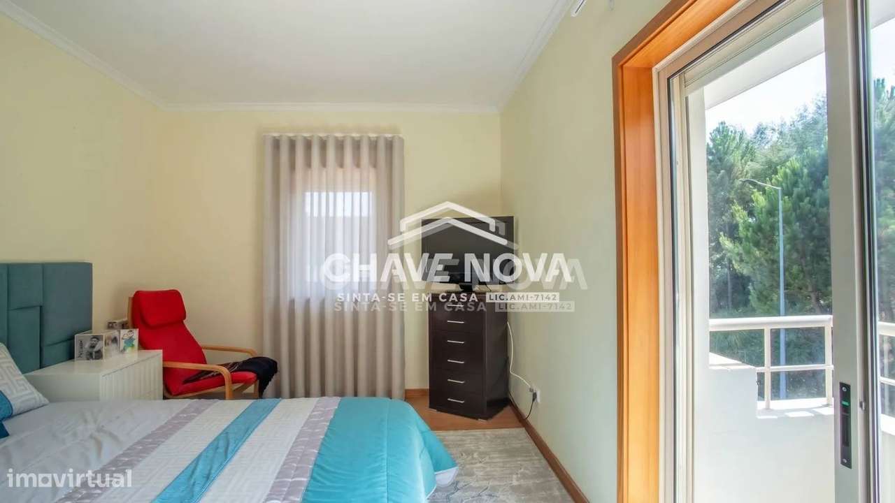 Apartamento T2, em Pedroso, com duas varandas, garagem e arrumos-30