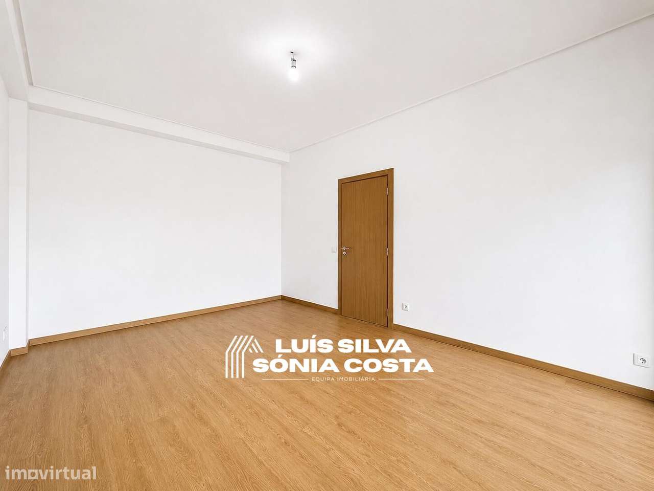 Apartamento T3 Completamente Remodelado | Elevador | Varandas |...-12