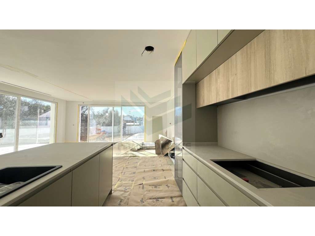 Moradia Isolada 4 Suítes, Piscina, Cave 43m2 - AZEITÃO-6